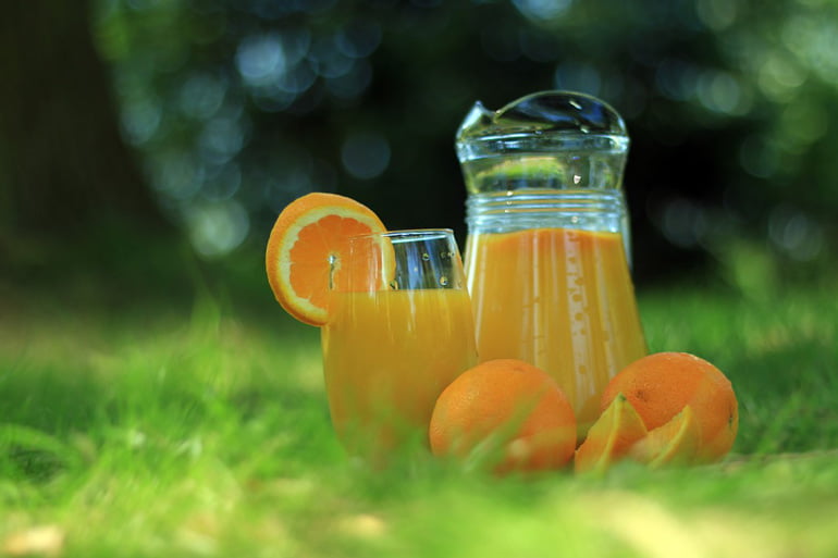 jugo de naranja contra la 